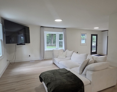 34974 N Lincoln Avenue - Photo Thumbnail 4