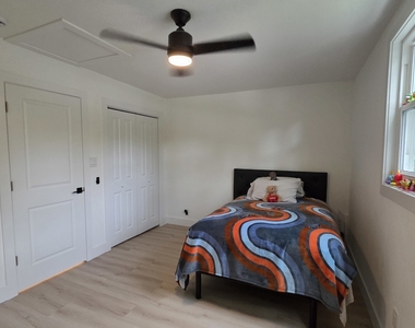34974 N Lincoln Avenue - Photo Thumbnail 20