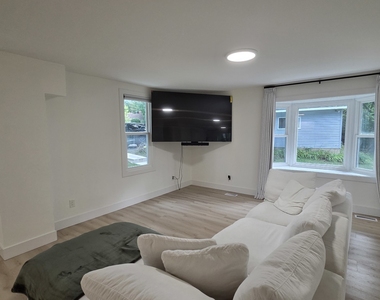 34974 N Lincoln Avenue - Photo Thumbnail 3