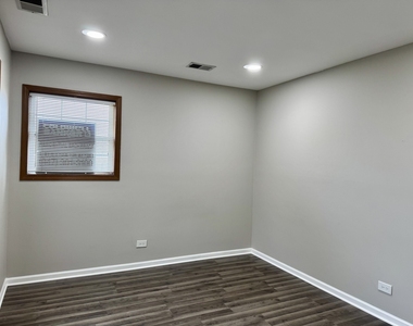 200 Chesterfield Court - Photo Thumbnail 15