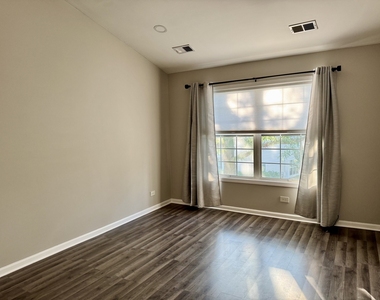 200 Chesterfield Court - Photo Thumbnail 4