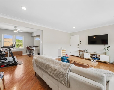 7231 N Ridge Avenue - Photo Thumbnail 3