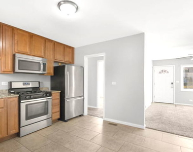 10 W Thacker Street - Photo Thumbnail 1