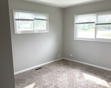 10 W Thacker Street - Photo Thumbnail 9