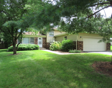 822 Spruce Street - Photo Thumbnail 2