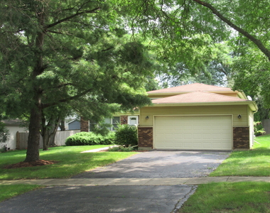 822 Spruce Street - Photo Thumbnail 4