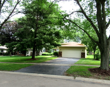 822 Spruce Street - Photo Thumbnail 5