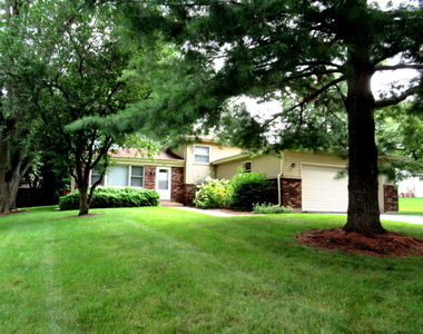 822 Spruce Street - Photo Thumbnail 3