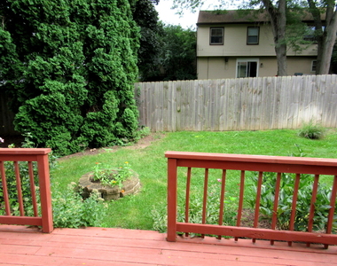 822 Spruce Street - Photo Thumbnail 8