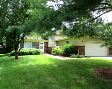 822 Spruce Street - Photo Thumbnail 1