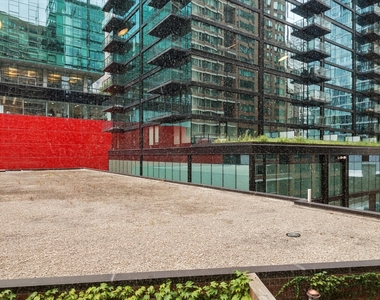 211 E Ohio Street - Photo Thumbnail 13