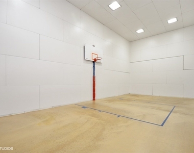 211 E Ohio Street - Photo Thumbnail 17