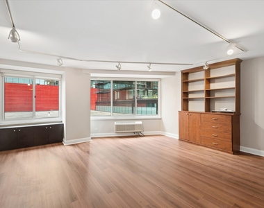 211 E Ohio Street - Photo Thumbnail 1