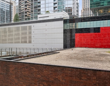 211 E Ohio Street - Photo Thumbnail 12