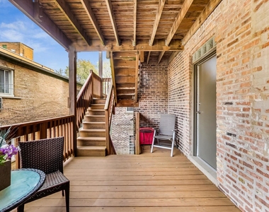 1914 W Chase Avenue - Photo Thumbnail 14