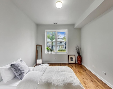 1914 W Chase Avenue - Photo Thumbnail 3
