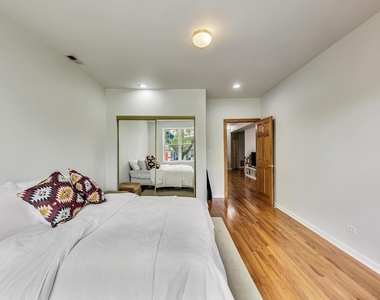 1914 W Chase Avenue - Photo Thumbnail 8