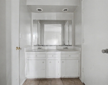 13119 Hollowcreek Park Drive - Photo Thumbnail 12