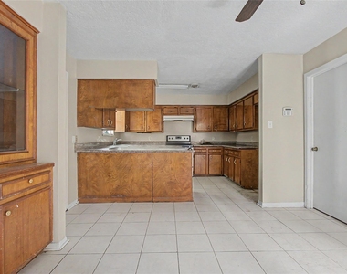 13119 Hollowcreek Park Drive - Photo Thumbnail 9