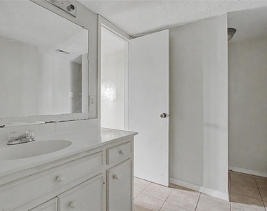 13119 Hollowcreek Park Drive - Photo Thumbnail 15