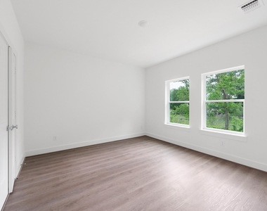 829 Paul Quinn Street - Photo Thumbnail 9