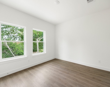 829 Paul Quinn Street - Photo Thumbnail 15