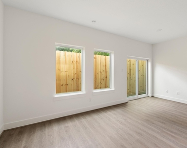 829 Paul Quinn Street - Photo Thumbnail 20