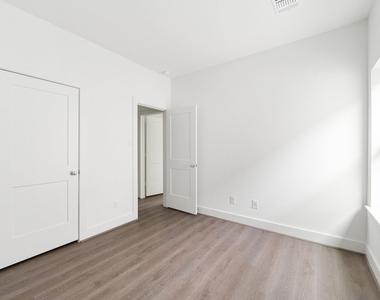 829 Paul Quinn Street - Photo Thumbnail 12