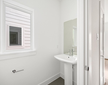 829 Paul Quinn Street - Photo Thumbnail 19
