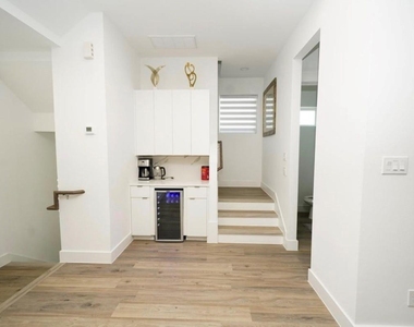 4607 Edmund Street - Photo Thumbnail 4