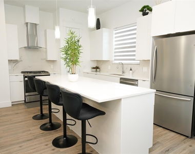 4607 Edmund Street - Photo Thumbnail 3