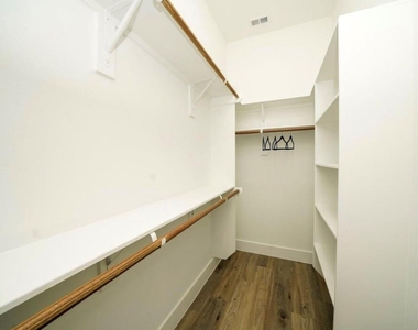 4607 Edmund Street - Photo Thumbnail 10