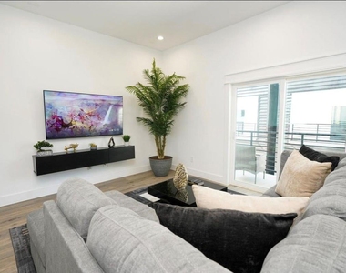 4607 Edmund Street - Photo Thumbnail 5