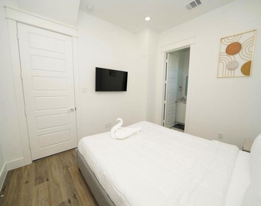 4607 Edmund Street - Photo Thumbnail 15