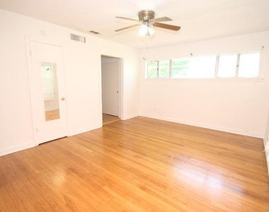 3407 Wentworth Street - Photo Thumbnail 5