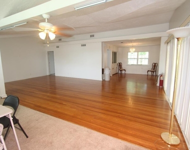 3407 Wentworth Street - Photo Thumbnail 2