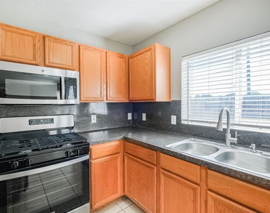 5626 Calm Court - Photo Thumbnail 13