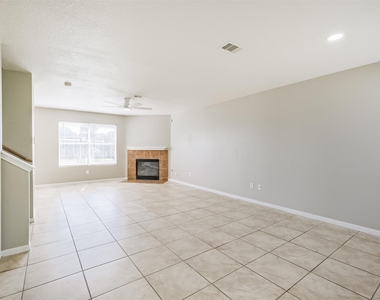 5626 Calm Court - Photo Thumbnail 4
