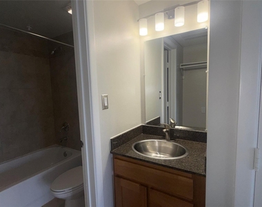 230 W Alabama Street - Photo Thumbnail 18