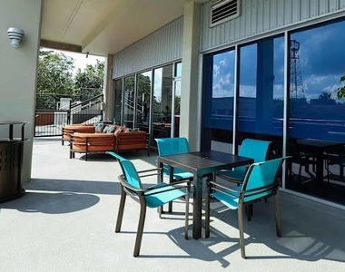 230 W Alabama Street - Photo Thumbnail 2