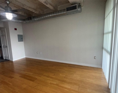 230 W Alabama Street - Photo Thumbnail 11