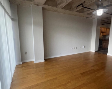 230 W Alabama Street - Photo Thumbnail 12