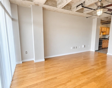 230 W Alabama Street - Photo Thumbnail 9