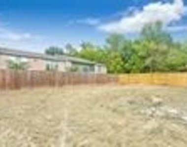 322 Carlos Leal Drive - Photo Thumbnail 20