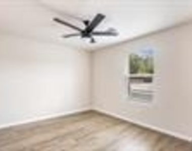 322 Carlos Leal Drive - Photo Thumbnail 4