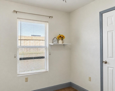 2402 Raymond Street - Photo Thumbnail 10