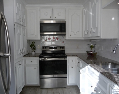 2402 Raymond Street - Photo Thumbnail 4