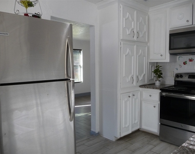 2402 Raymond Street - Photo Thumbnail 7