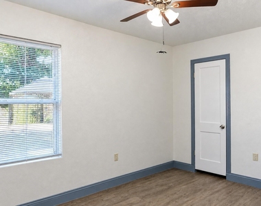 2402 Raymond Street - Photo Thumbnail 11