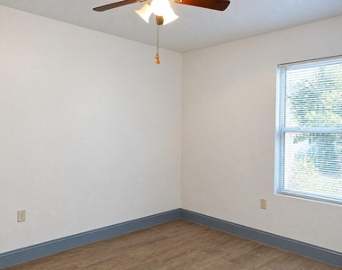 2402 Raymond Street - Photo Thumbnail 12
